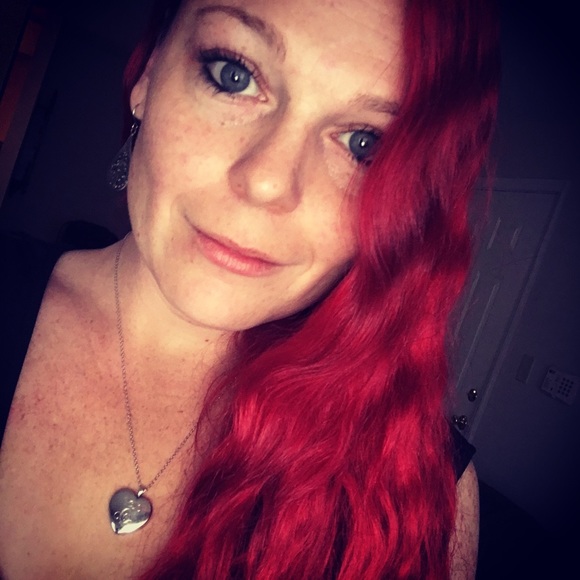 Meet your Posher, Elizabeth - Picture 3 of 3